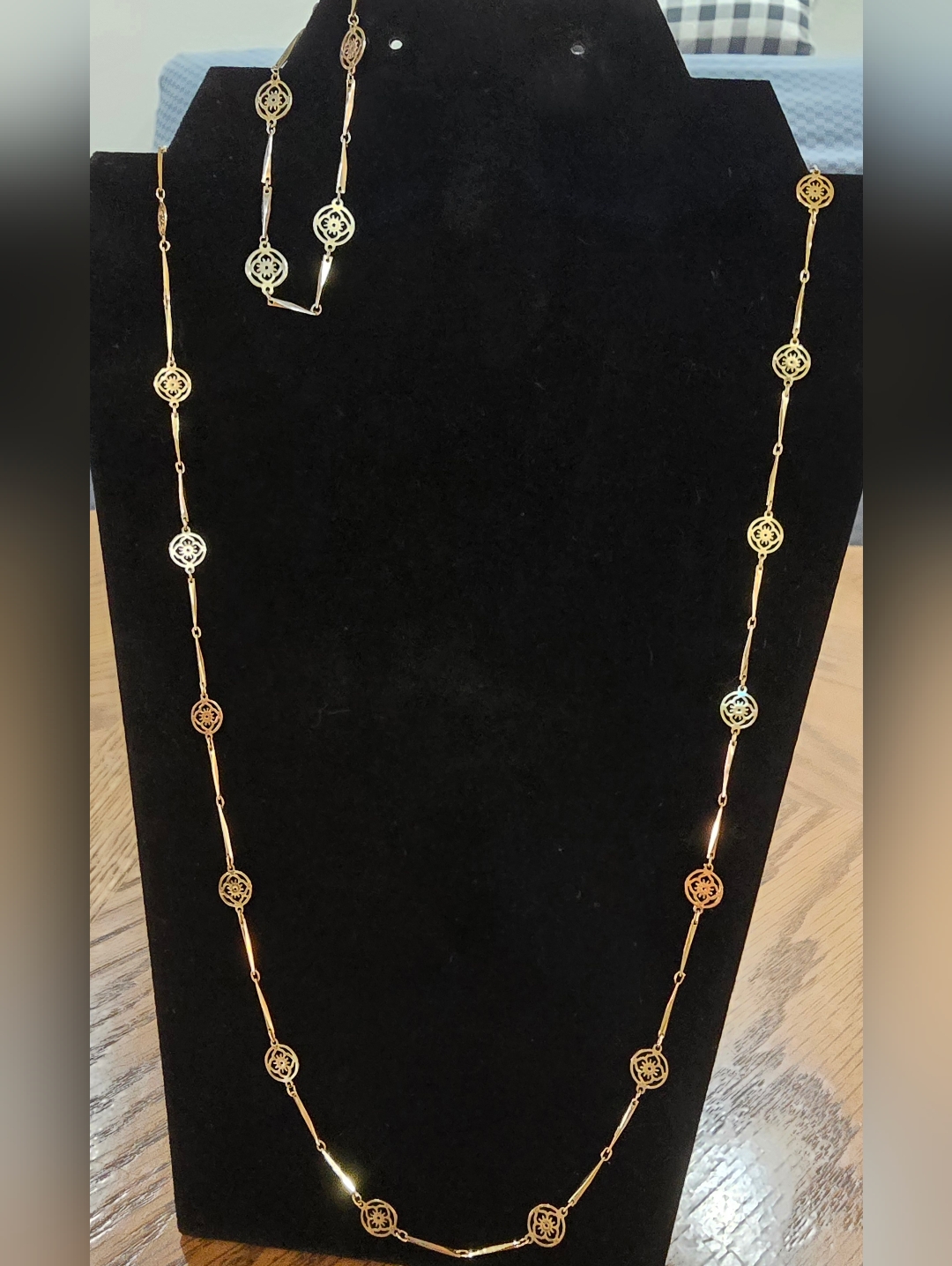 Avon Flowerlace Necklace And Bracelet